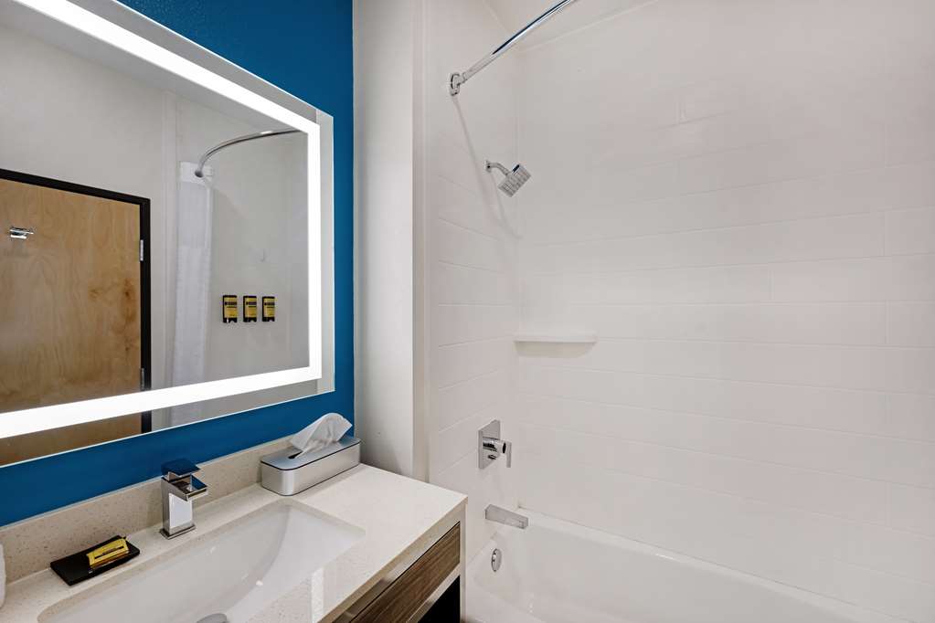 Best Western Plus Executive Residency Carlsbad Hotel - photo 35