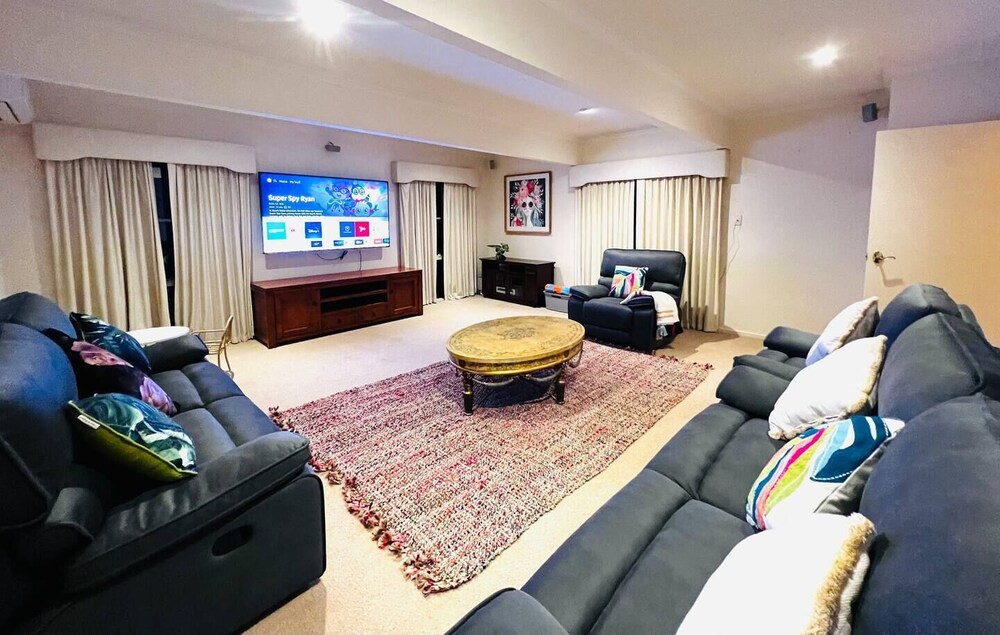 Sarovar Holidays — hotel in Traralgon
