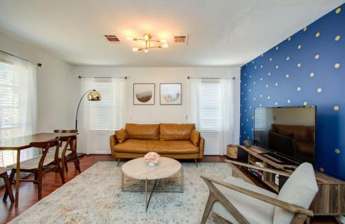 Westview Oasis Houston 2BD 1BA with Huge Backyard — 4-Star Luxury Hotel in Houston, United States