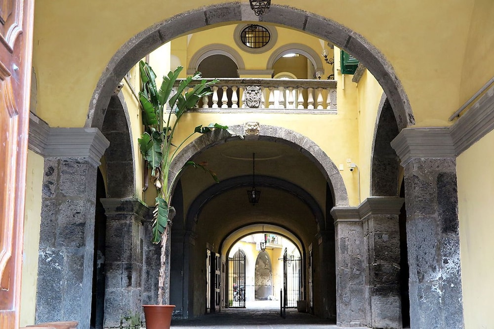 Palazzo Mirelli — 4-Star Luxury Hotel in Naples, Italy