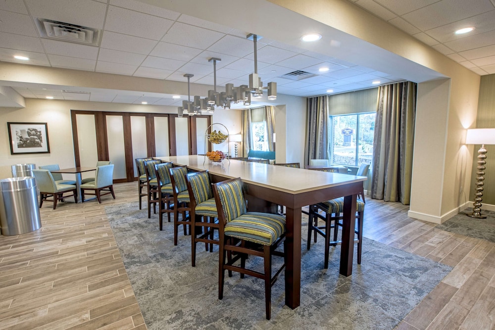 Hampton Inn by Hilton Amesbury - photo 34