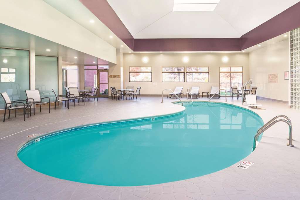 La Quinta Inn & Suites by Wyndham Loudon - photo 17
