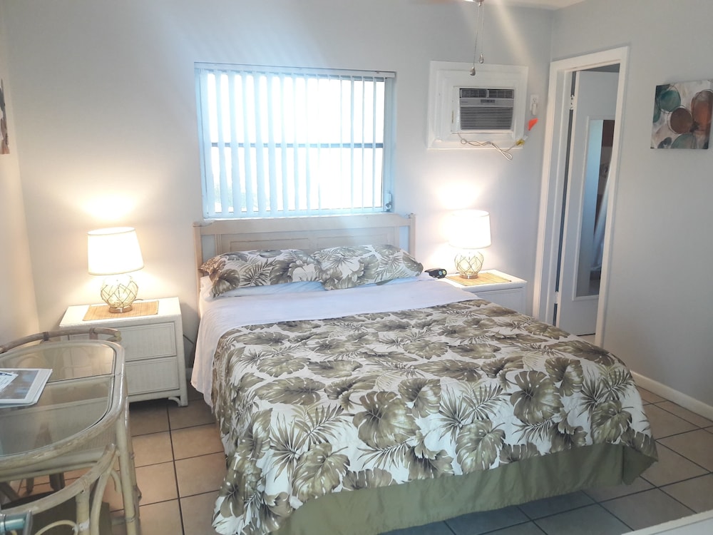 Hideaway Waterfront Resort & Hotel - photo 32