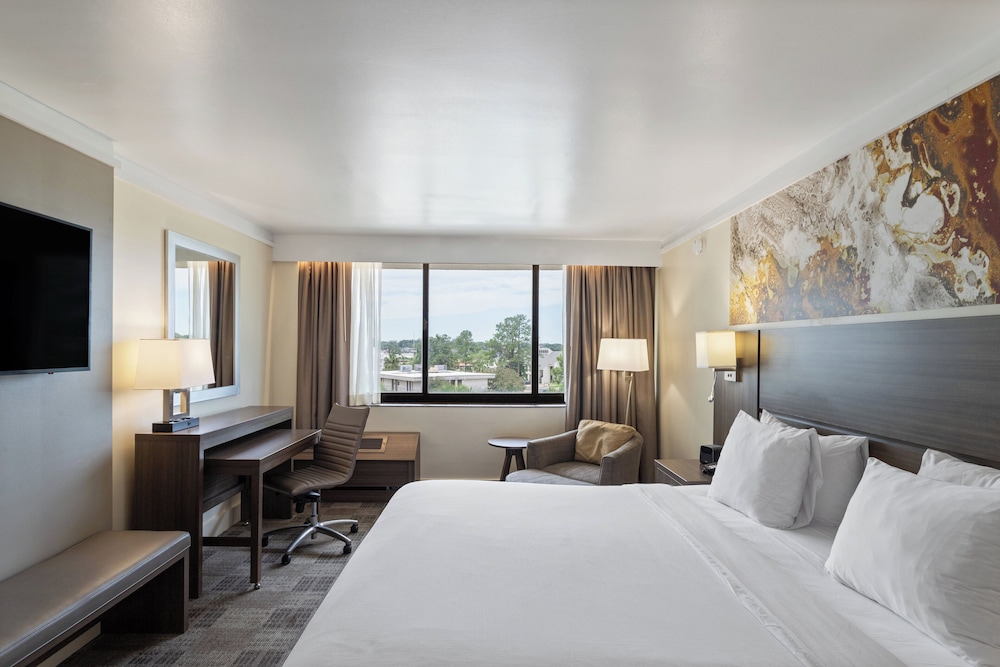Crowne Plaza Executive Center Baton Rouge by IHG - photo 15