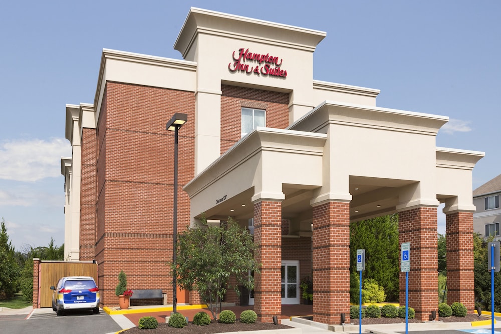 Hampton Inn & Suites Herndon Reston - photo 42