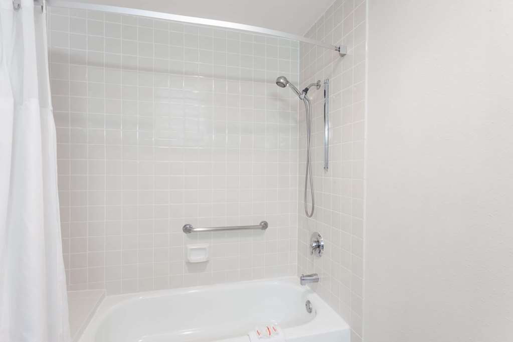 Ramada by Wyndham Oceanside - photo 5