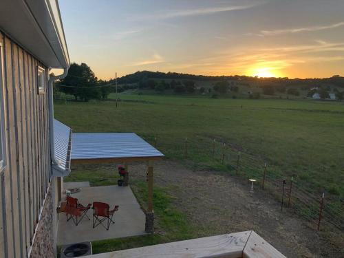 Pleasant Valley Farm Dairy Barn writer’s retreat in Columbia, United States