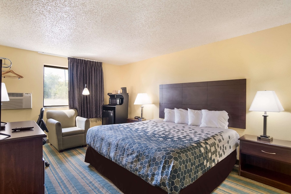 Econo Lodge Spotsylvania Town Center - photo 17