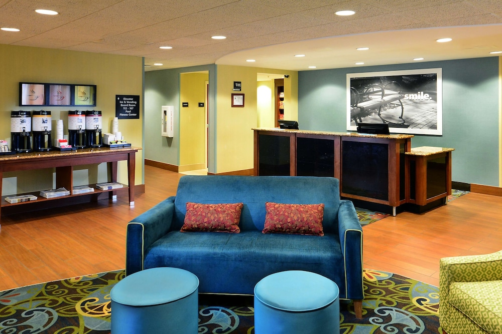 Hampton Inn Raleigh Town Of Wake Forest - photo 4