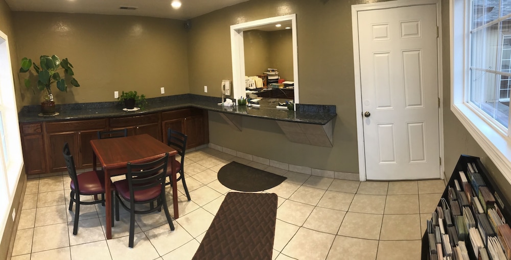 Relax Inn of Medford - photo 2