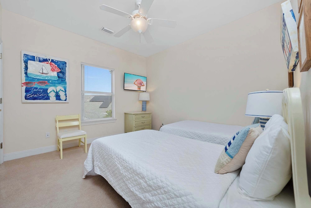 Private Beach & Community Pool in Miramar Beach, United States