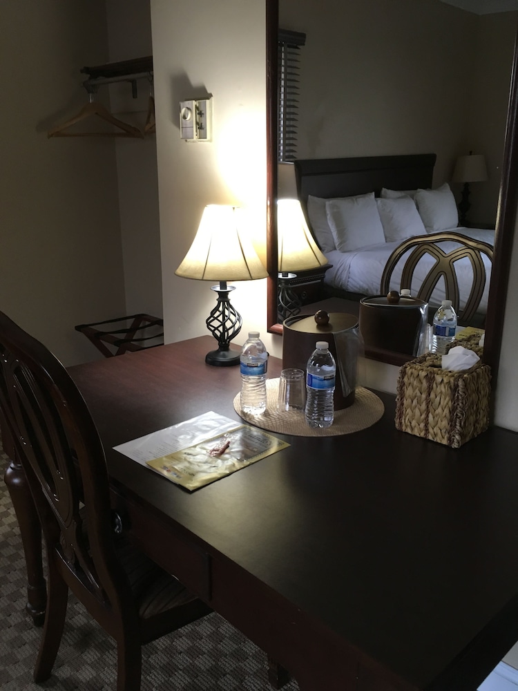 Colts Neck Inn Hotel - photo 13