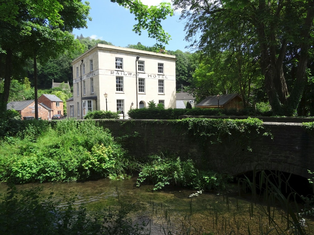 Railway Apartments — 4-Star Luxury Hotel in Stroud, United Kingdom