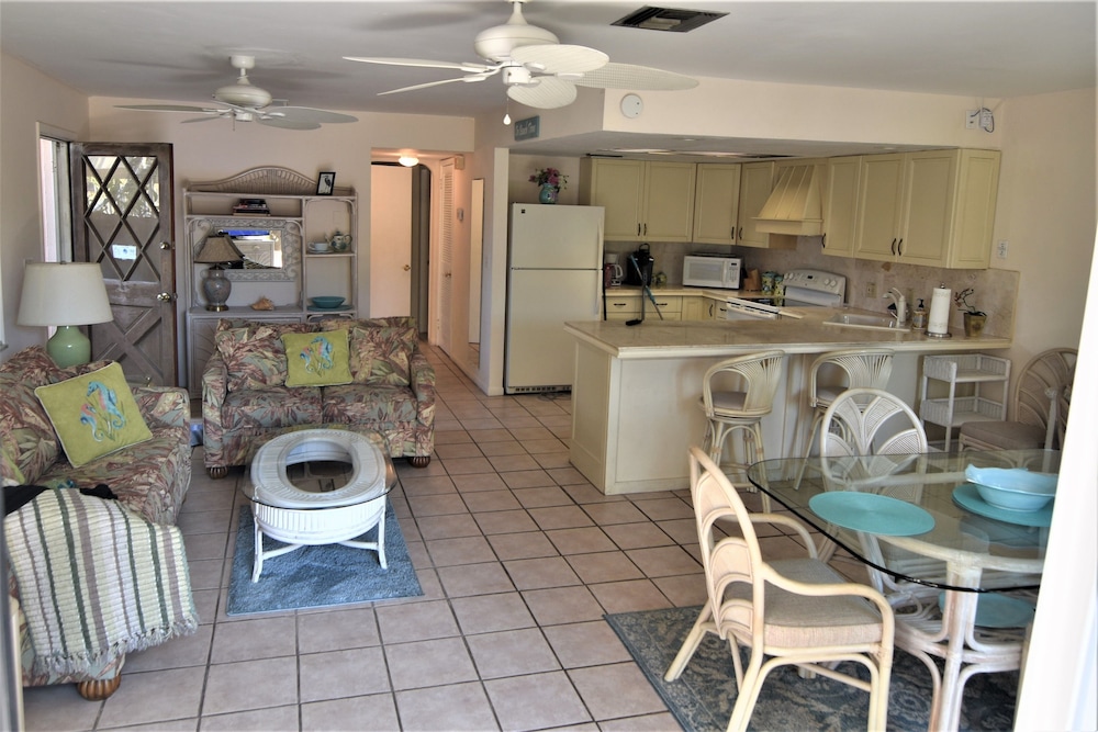 Oasis at John's Pass Madeira Beach - photo 27