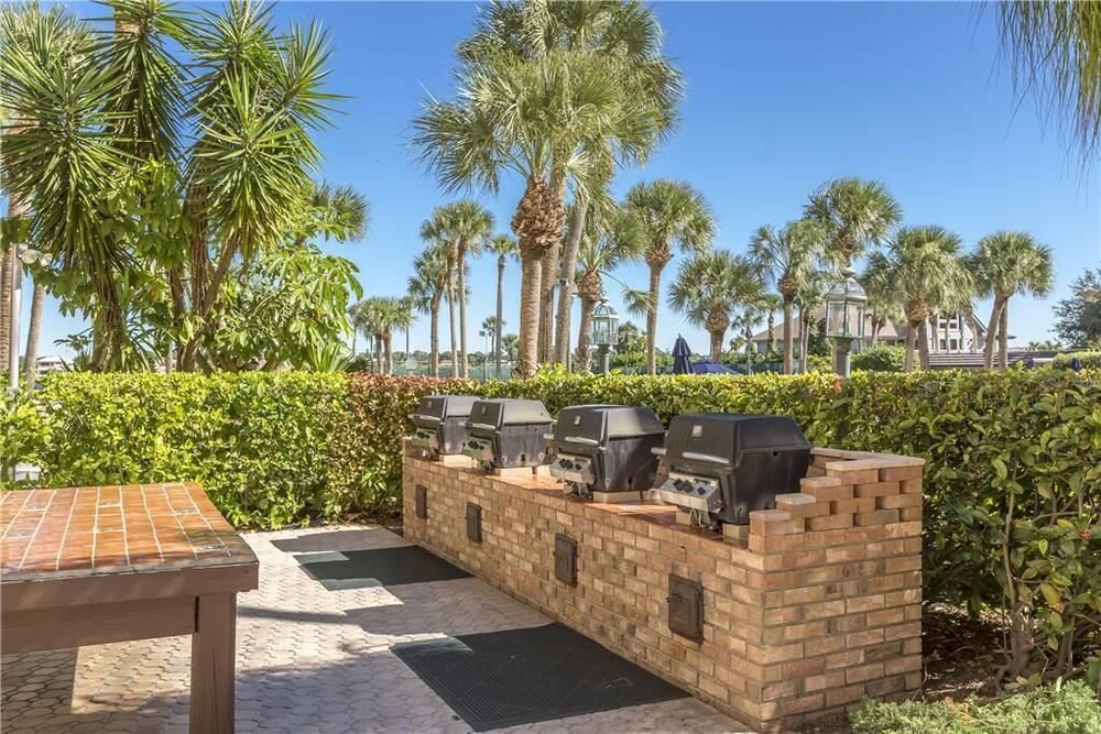 Harbor Towers Yacht & Racquet 324 One Bedroom Condo — hotel in Siesta Key