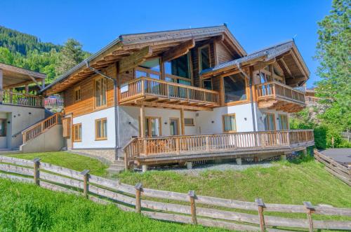 Chalet Schmitten by Alpen Apartments — 4-Star Luxury Hotel in Zell Am See, Austria