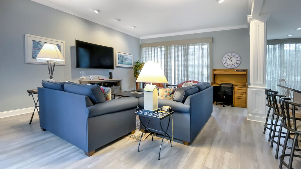 Harbour Town Haven Spacious 4Bd 4Ba Retreat - photo 8