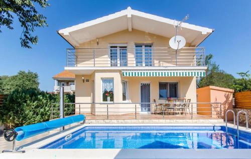 Cozy Home In Primorski Dolac — 4-Star Luxury Hotel in Primorski Dolac, Croatia