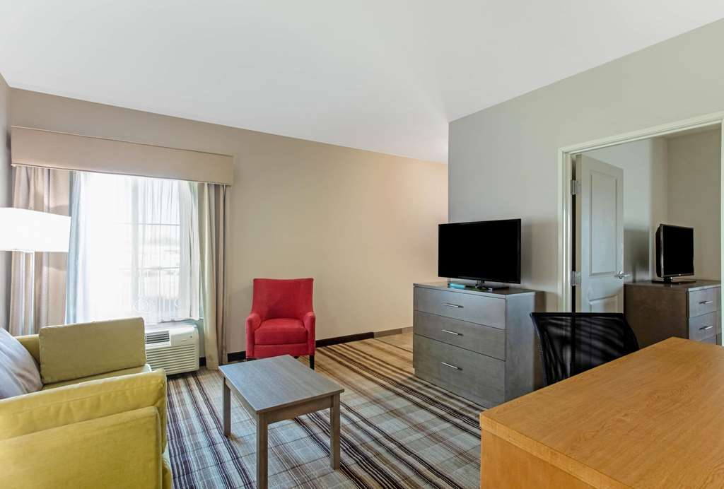 La Quinta Inn & Suites by Wyndham Paducah - photo 34