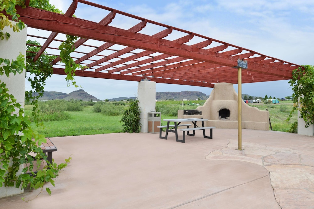 Hampton Inn Alpine - photo 34