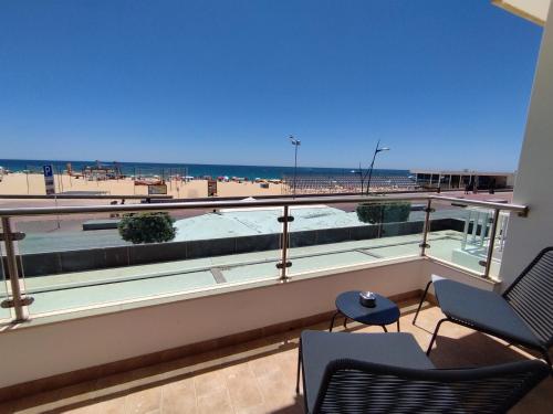 T2 Praia Pescadores Frente Mar Casas & Papéis — 4-Star Luxury Hotel in Armacao De Pera, Portugal