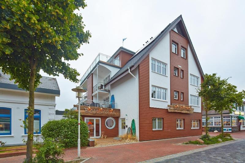 Bernstein Hotel Bootshaus in Busum, Germany