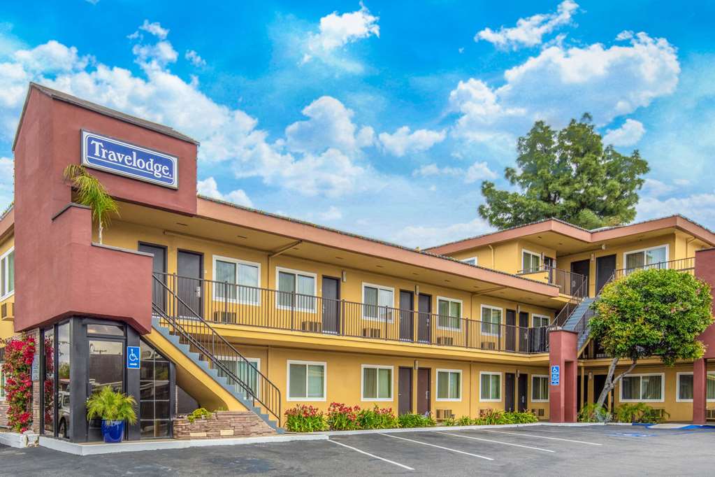 Travelodge by Wyndham Burbank Glendale - carbon neutral hotel in Burbank