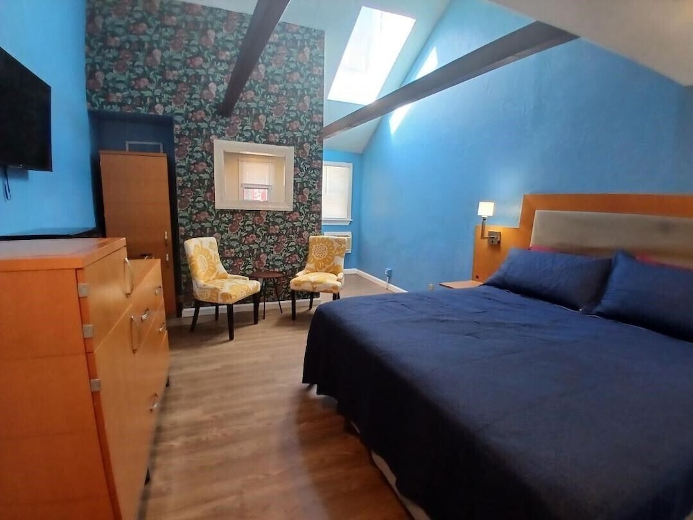 Jonathan Edwards Motel - photo 4