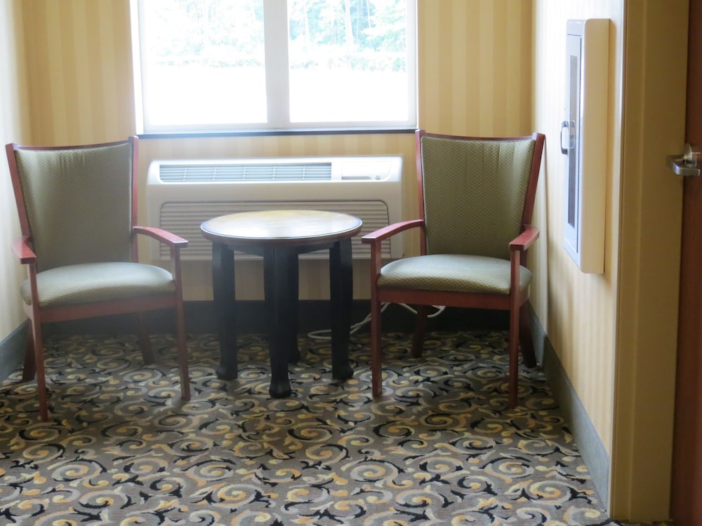 Cobblestone Inn & Suites Brillion - photo 44