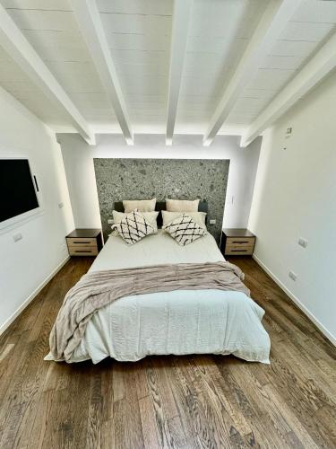 Bridge Apt Brescia Netflix Wifi — 4-Star Luxury Hotel in Brescia, Italy