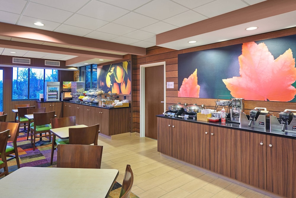 Fairfield Inn & Suites by Marriott Lombard - photo 29