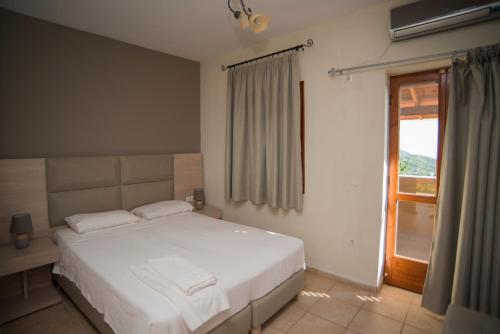 T'Aloni - carbon neutral hotel in Lefkada