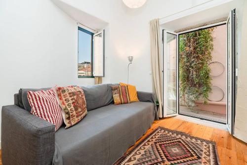 Cosy 2 bed flat with terrace near Av Liberdade — 4-Star Luxury Hotel in Lisbon, Portugal