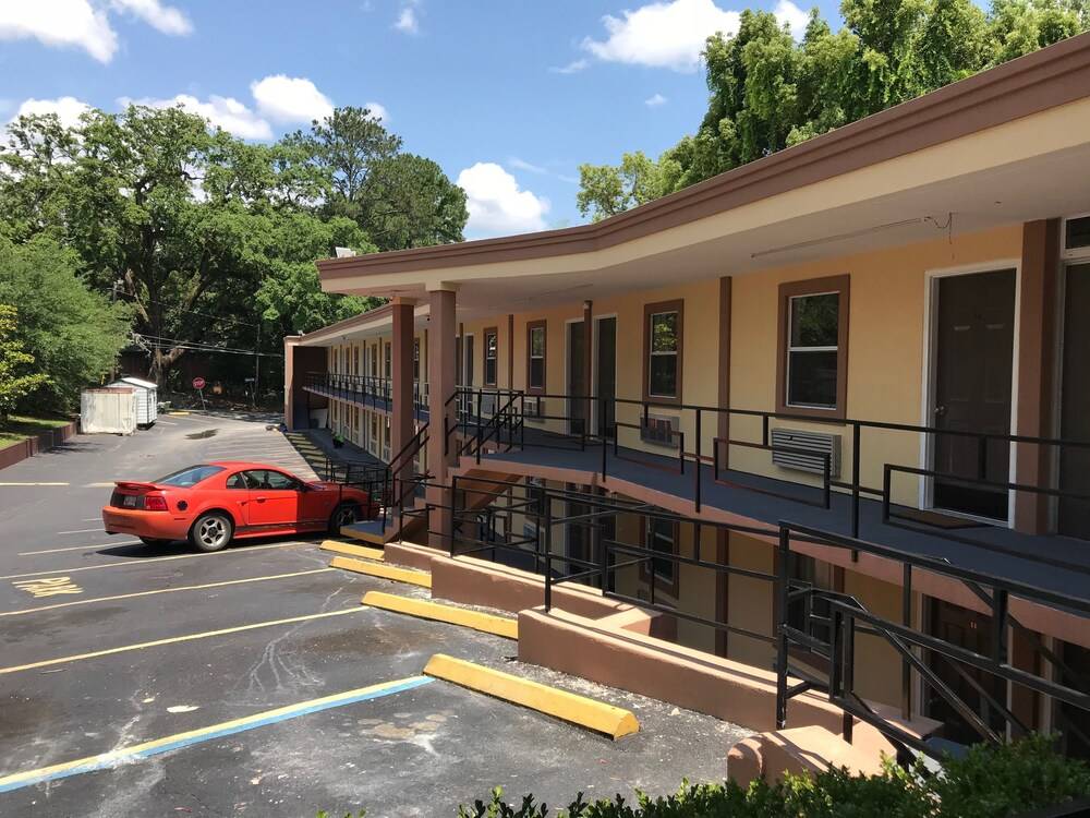 OYO Hotel Tallahassee Downtown - photo 13