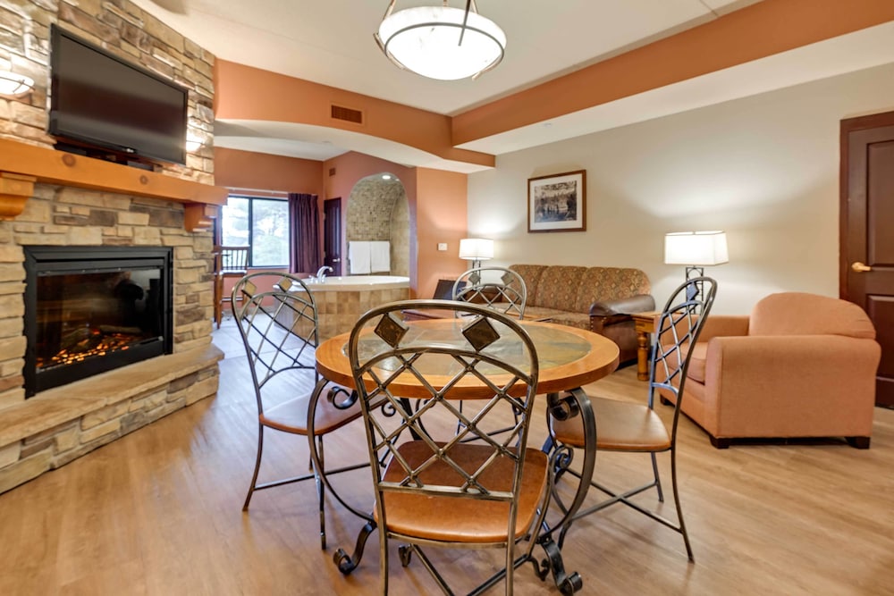 Wisconsin Dells Resort Condo w 2 Fireplaces - photo 24