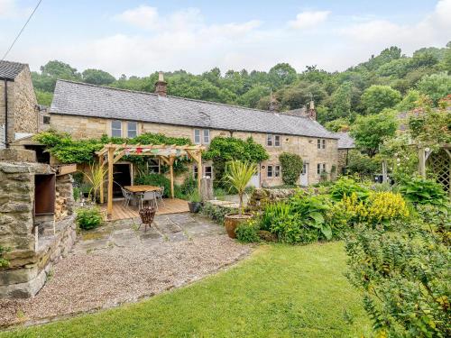 Sitch Farm - carbon neutral hotel in Unknown City