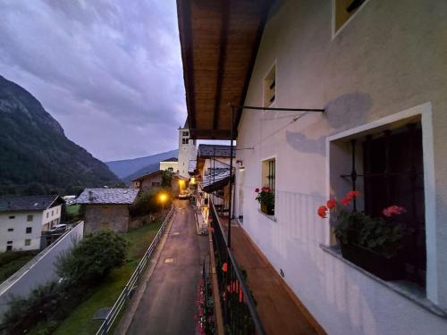 Lo Solan - carbon neutral hotel in Valpelline