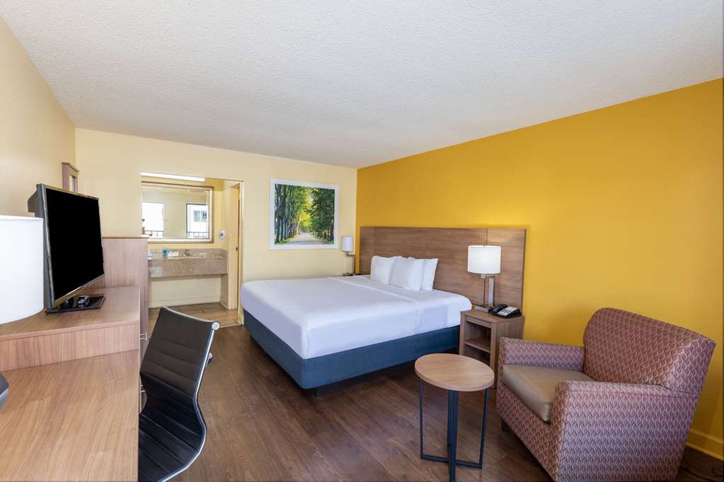 Days Inn by Wyndham Florence I 95 North - photo 35