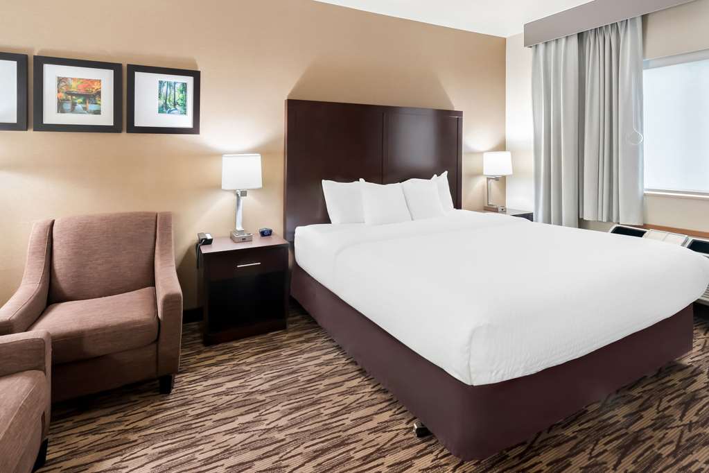 Comfort Suites Portland Airport - photo 13