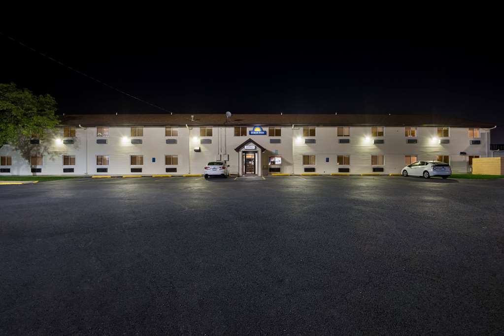 Days Inn by Wyndham Ankeny Des Moines - photo 12