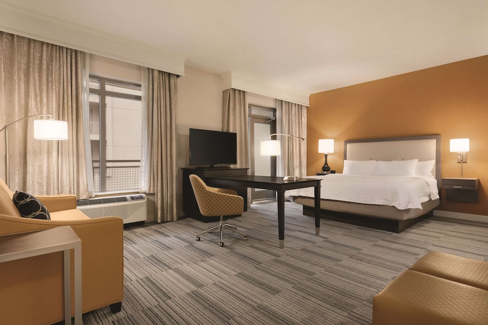 Hampton Inn & Suites Roanoke Downtown - photo 15