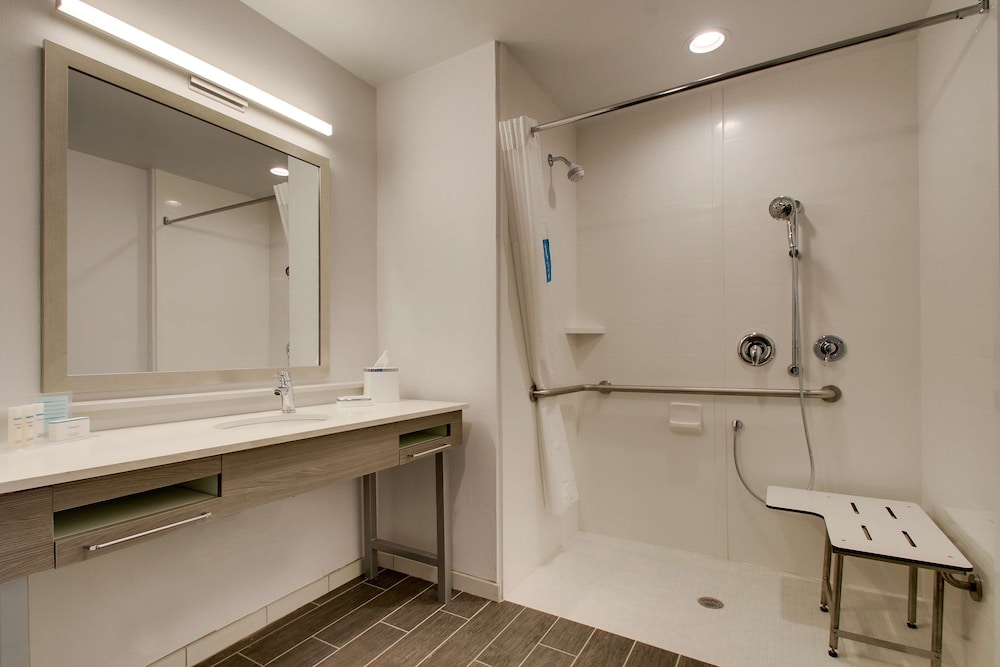 Hampton Inn & Suites Knightdale Raleigh - photo 47