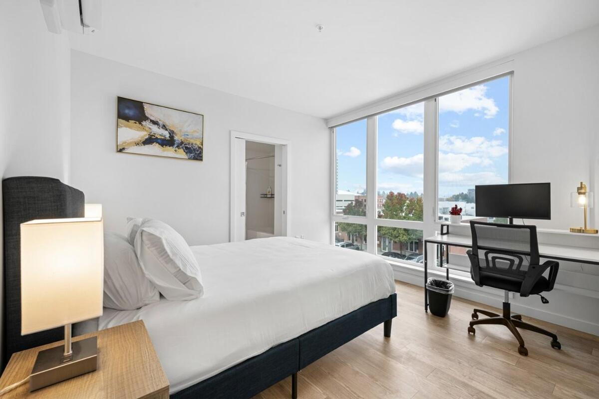 Comfy 1BD1BA Riverside Apt W QueenBdLaundryTV — 4-Star Luxury Hotel in Spokane, United States