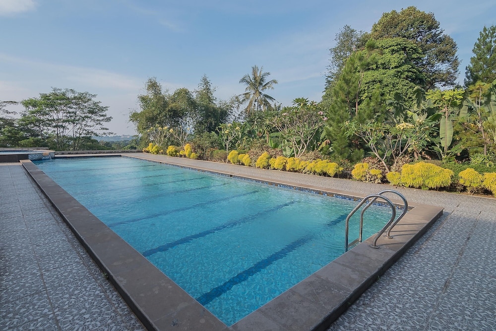 Reddoorz Premium At Fafa Hills Resort Puncak
