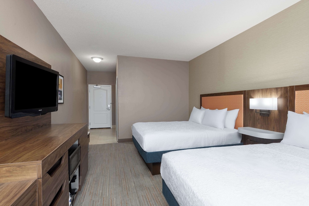 Hampton Inn & Suites Harrisburg North - photo 10