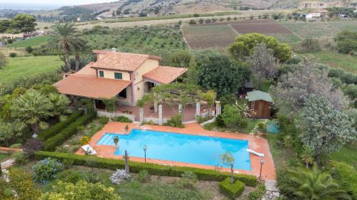 Villa Romeijn — 4-Star Luxury Hotel in Cerda, Italy