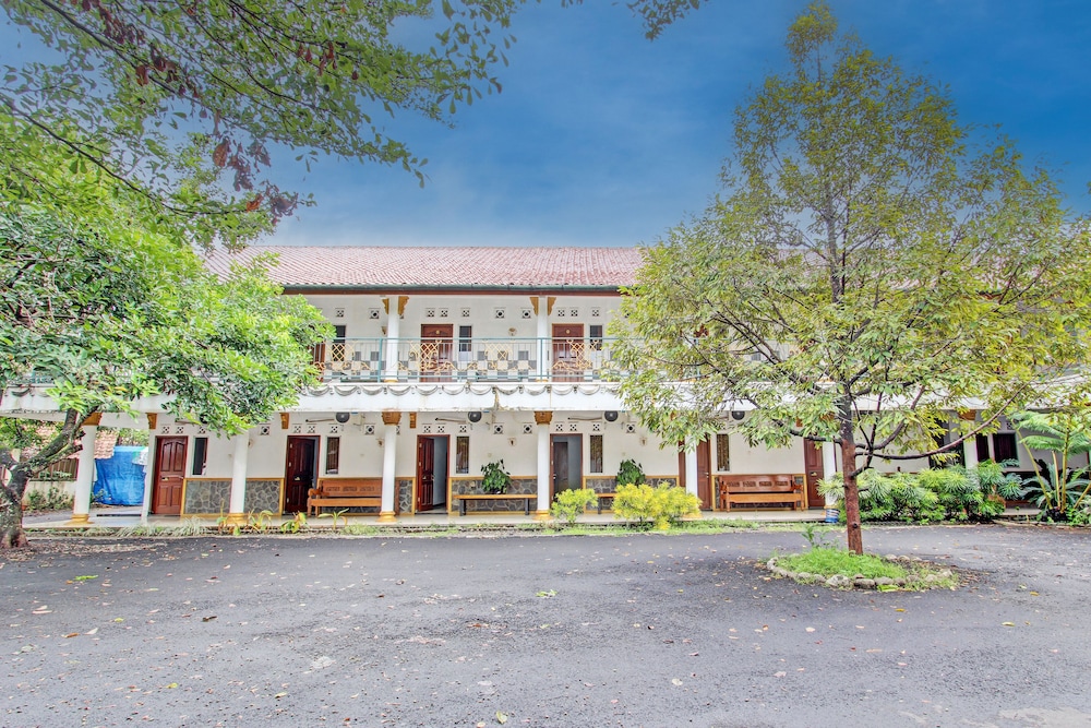 Hotel O Guest House Arundaya Syariah in Purwokerto, Indonesia