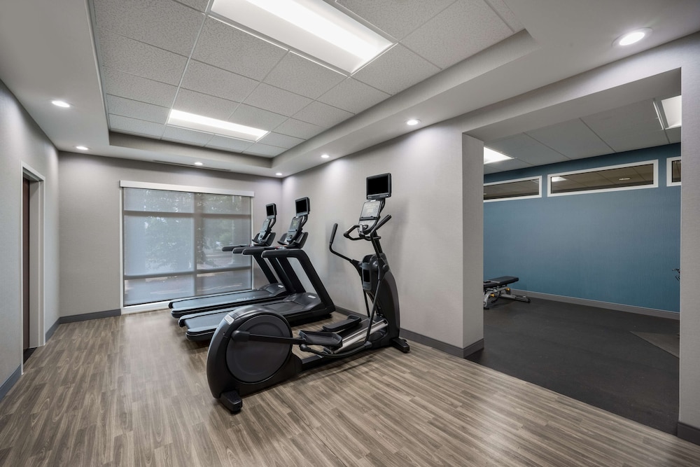 Hampton Inn & Suites Fredericksburg at Celebrate Virginia - photo 60