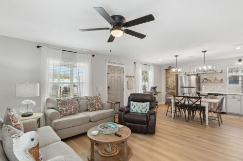 Dog and Golf Cart friendly Near Downtown Centre St in Fernandina Beach, United States