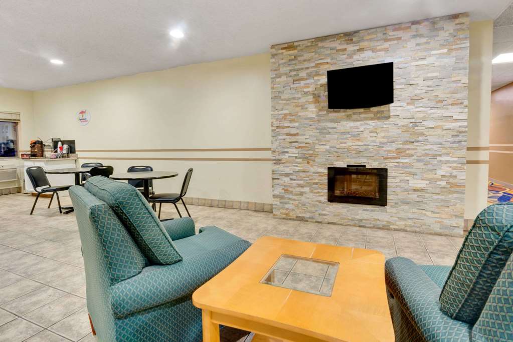 Super 8 by Wyndham Kokomo - photo 5